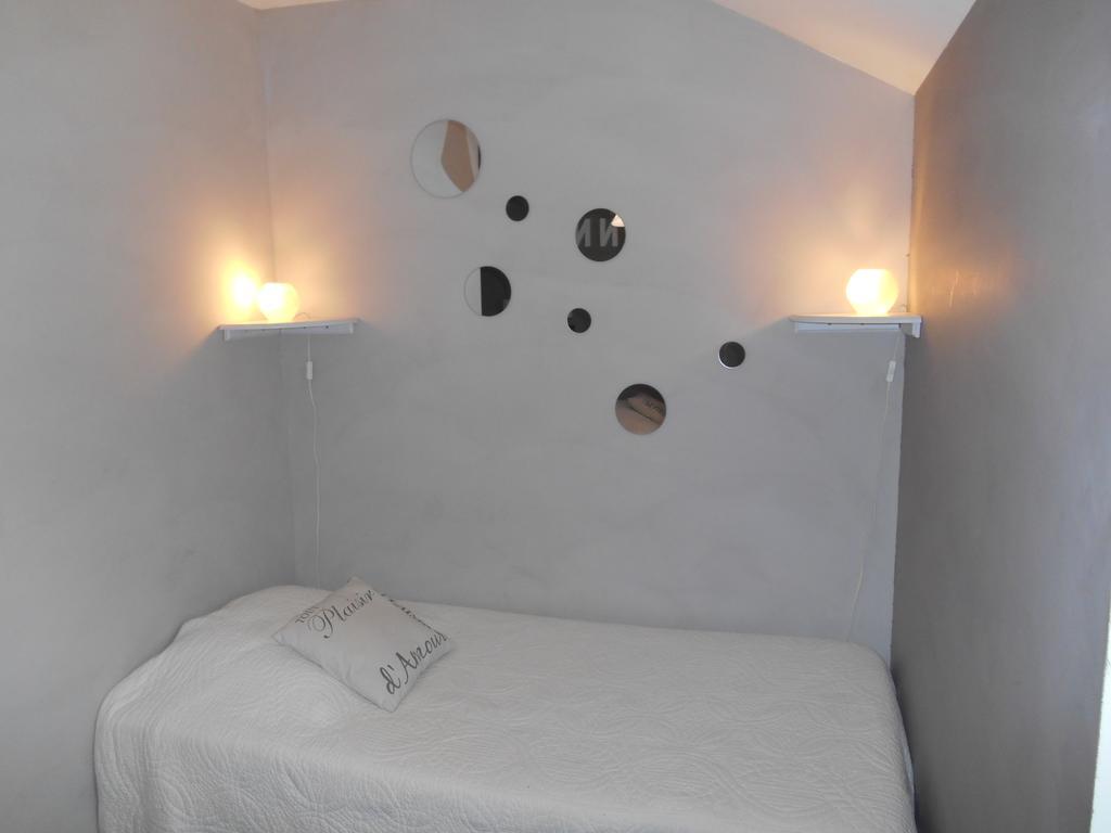 Escampette Hotel Saint-Aubin-en-Charollais Room photo